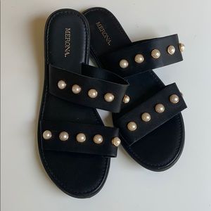Pearl stud sandals